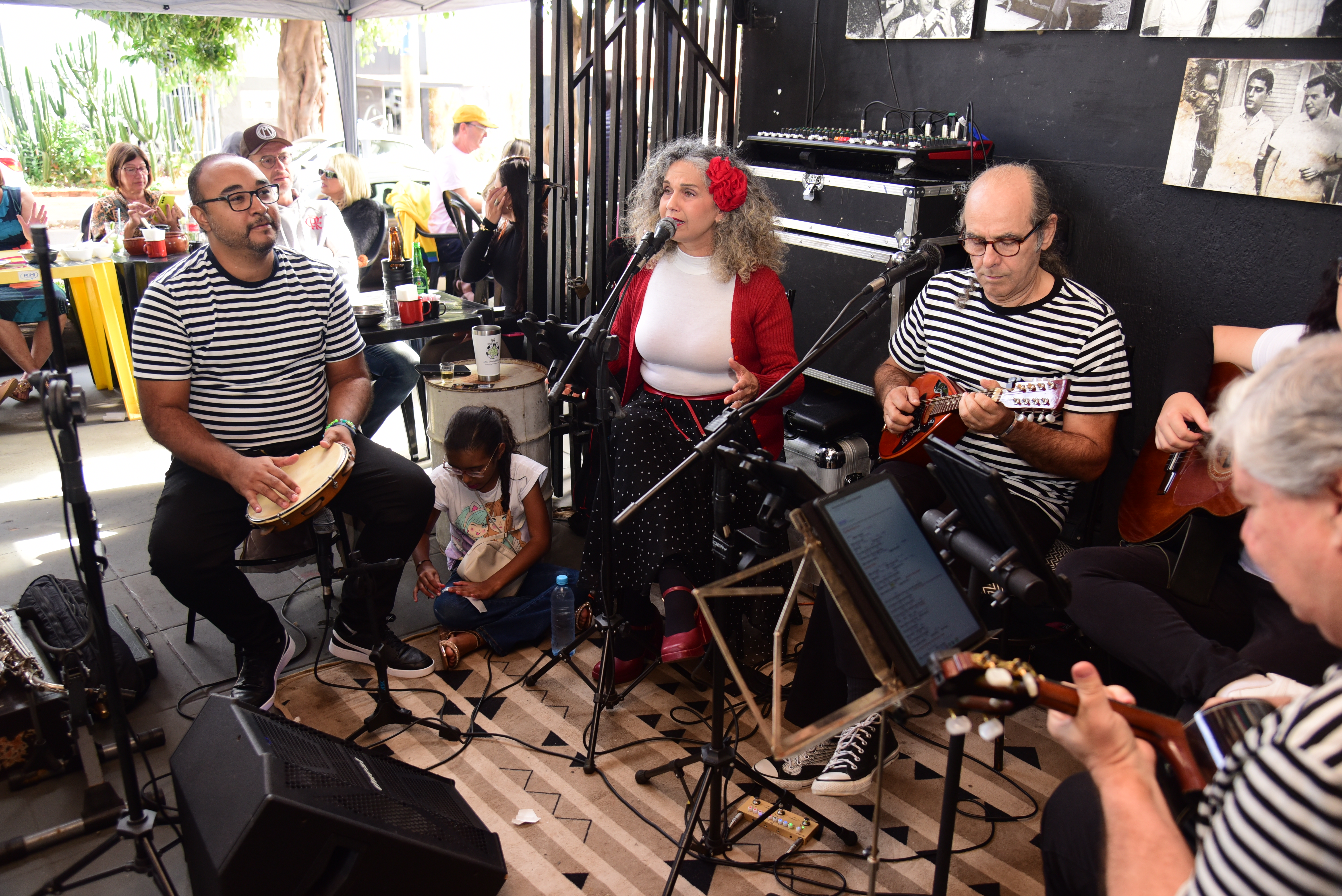 Ilustração lateral esquerda